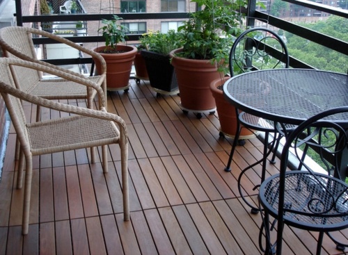 Lay patio and balcony with wooden tiles - Use wood tiles for flooring