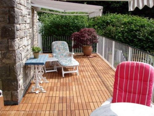 Lay patio and balcony with wooden tiles - Use wood tiles for flooring