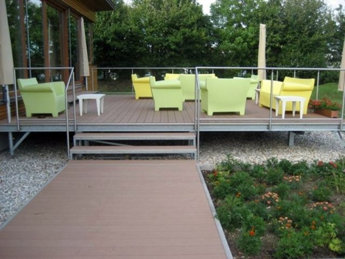 Lay patio and balcony with wooden tiles - Use wood tiles for flooring