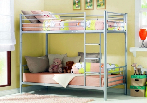 Beautiful metal bunk bed in the nursery of Letti Cosatto
