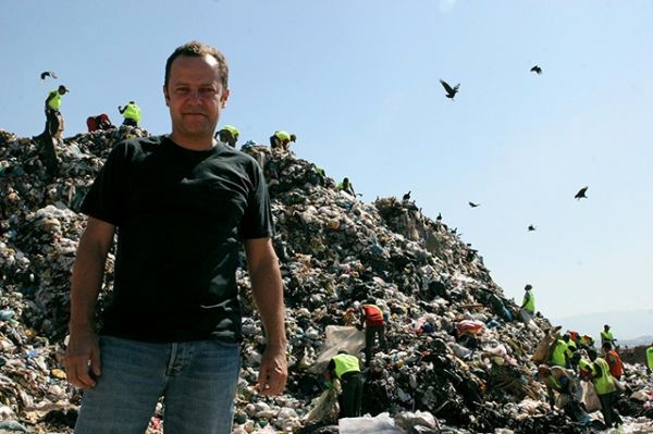 Contemporary - Works of art from garbage and waste of Vik Muniz