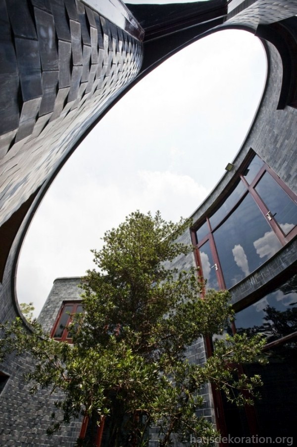 House of Stone With an unconventional design in Vietnam House of Stone With an unconventional design in Vietnam