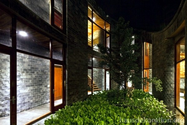 House of Stone With an unconventional design in Vietnam House of Stone With an unconventional design in Vietnam