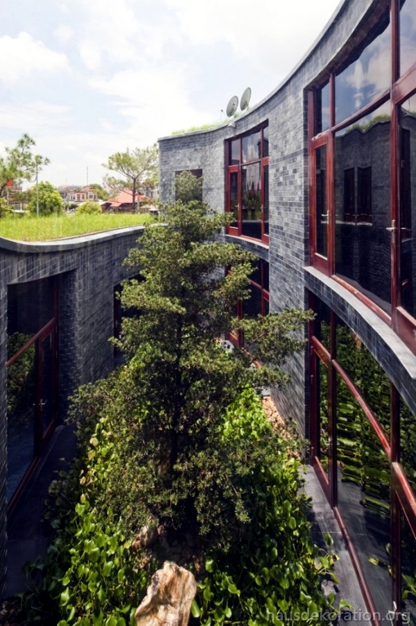 House of Stone With an unconventional design in Vietnam House of Stone With an unconventional design in Vietnam