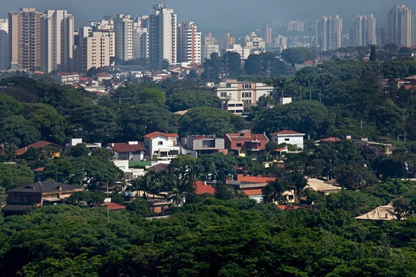 A house in Sao Paolo, Brazil presents volumetric structure A house in Sao Paolo, Brazil presents volumetric structure