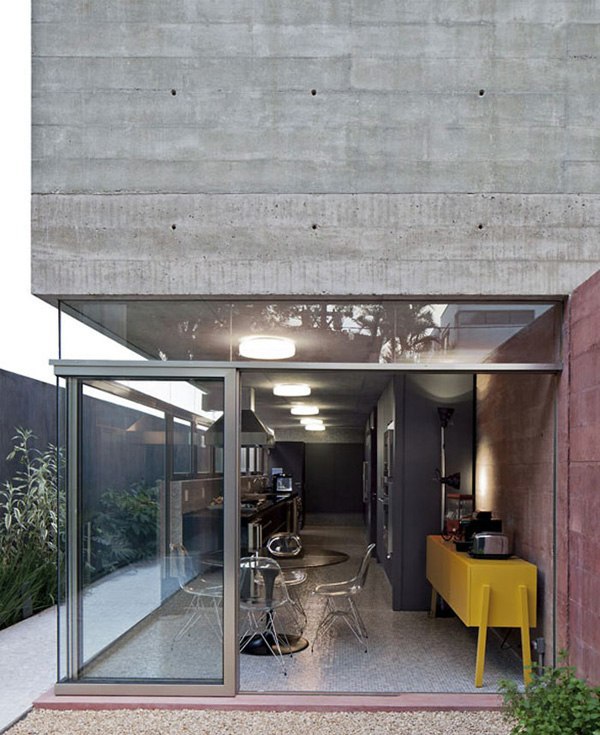 A house in Sao Paolo, Brazil presents volumetric structure A house in Sao Paolo, Brazil presents volumetric structure