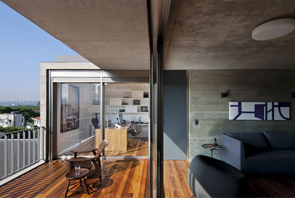 A house in Sao Paolo, Brazil presents volumetric structure