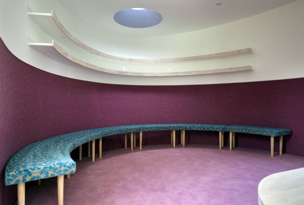Organic House with curved vertical greening