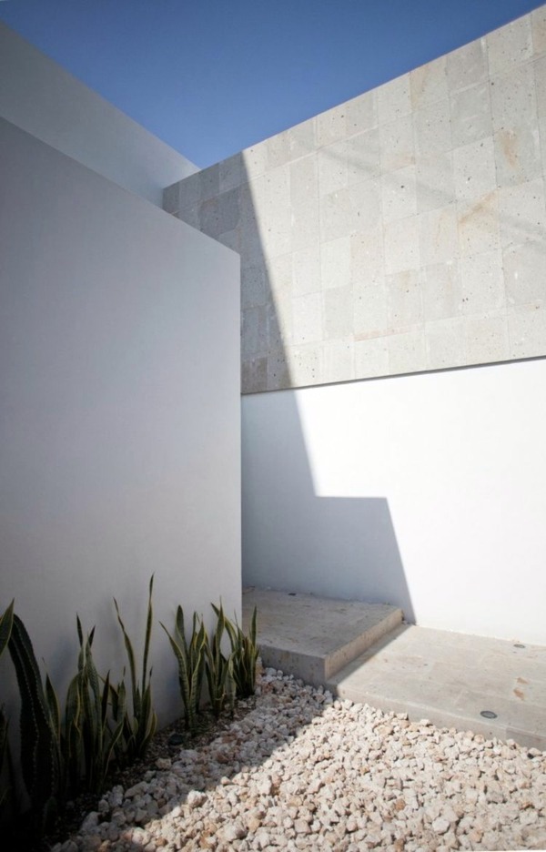 Minimalist house with an industrial touch in Canun, Mexico