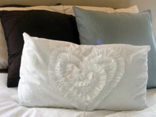 Craft Ideas for decoration of bed linens