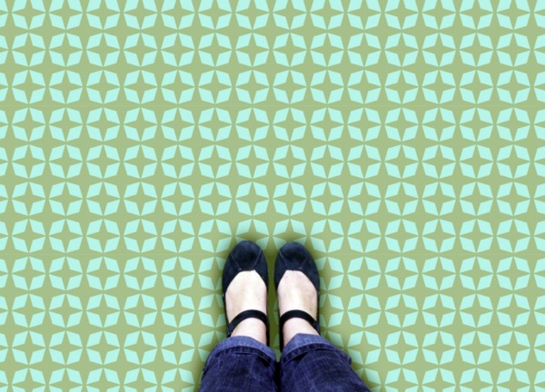 Lay vinyl flooring on the terrace