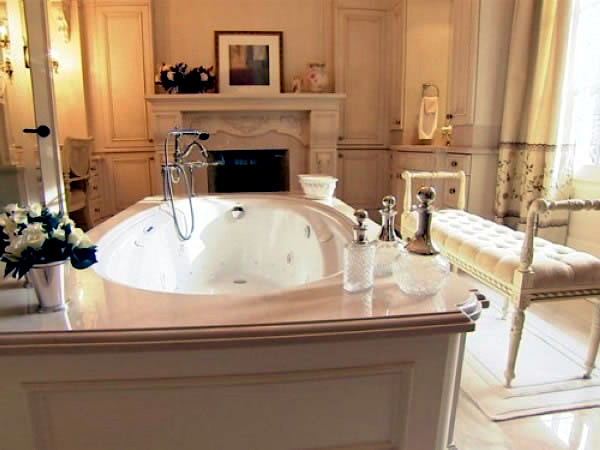 Bathroom designs with built-in fireplaces Bathroom designs with built-in fireplaces
