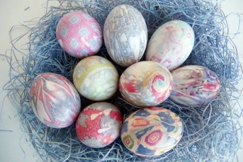 Bastelideen - Creative Easter eggs decoration of silk Bastelideen - Creative Easter eggs decoration of silk