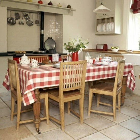 Decorate with Vichy Karo materials for a cozy ambience
