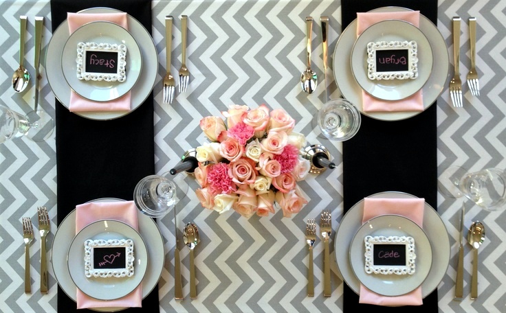A romantic table for Valentine's Day A romantic table for Valentine's Day