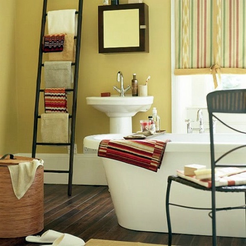 Bathroom with extra storage space Avso