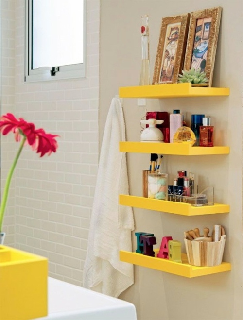 Bathroom with extra storage space Avso