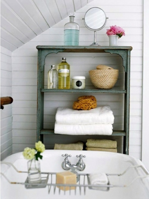 Bathroom with extra storage space Avso