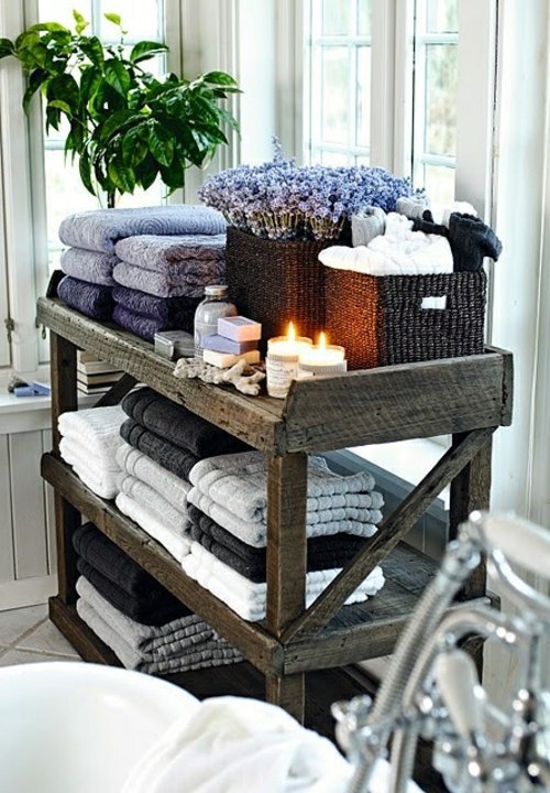 Bathroom with extra storage space Avso