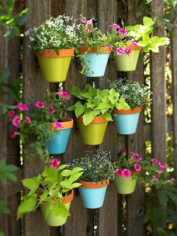 Colourful garden decorations make yourself - how can you refresh the exterior