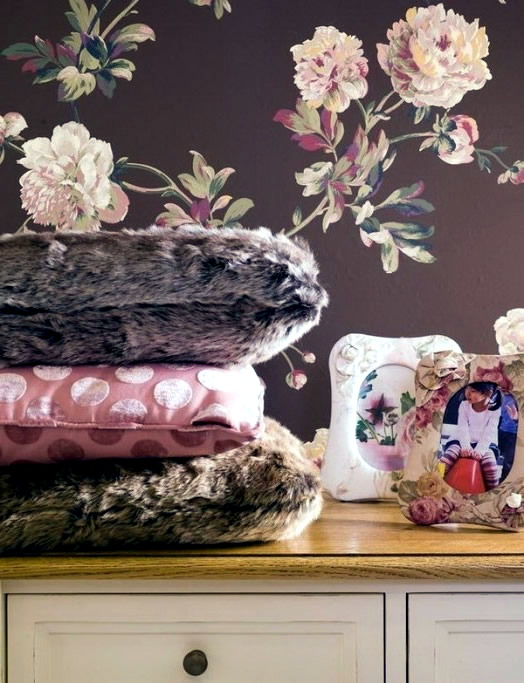 Color combination in the girls room: With Pink and Brown Setup