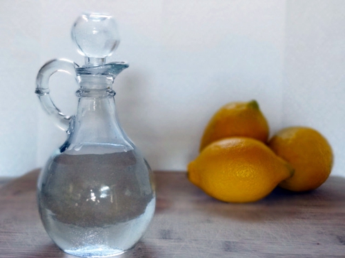 Vinegar and Voila: The eco-friendly cleaning for your home