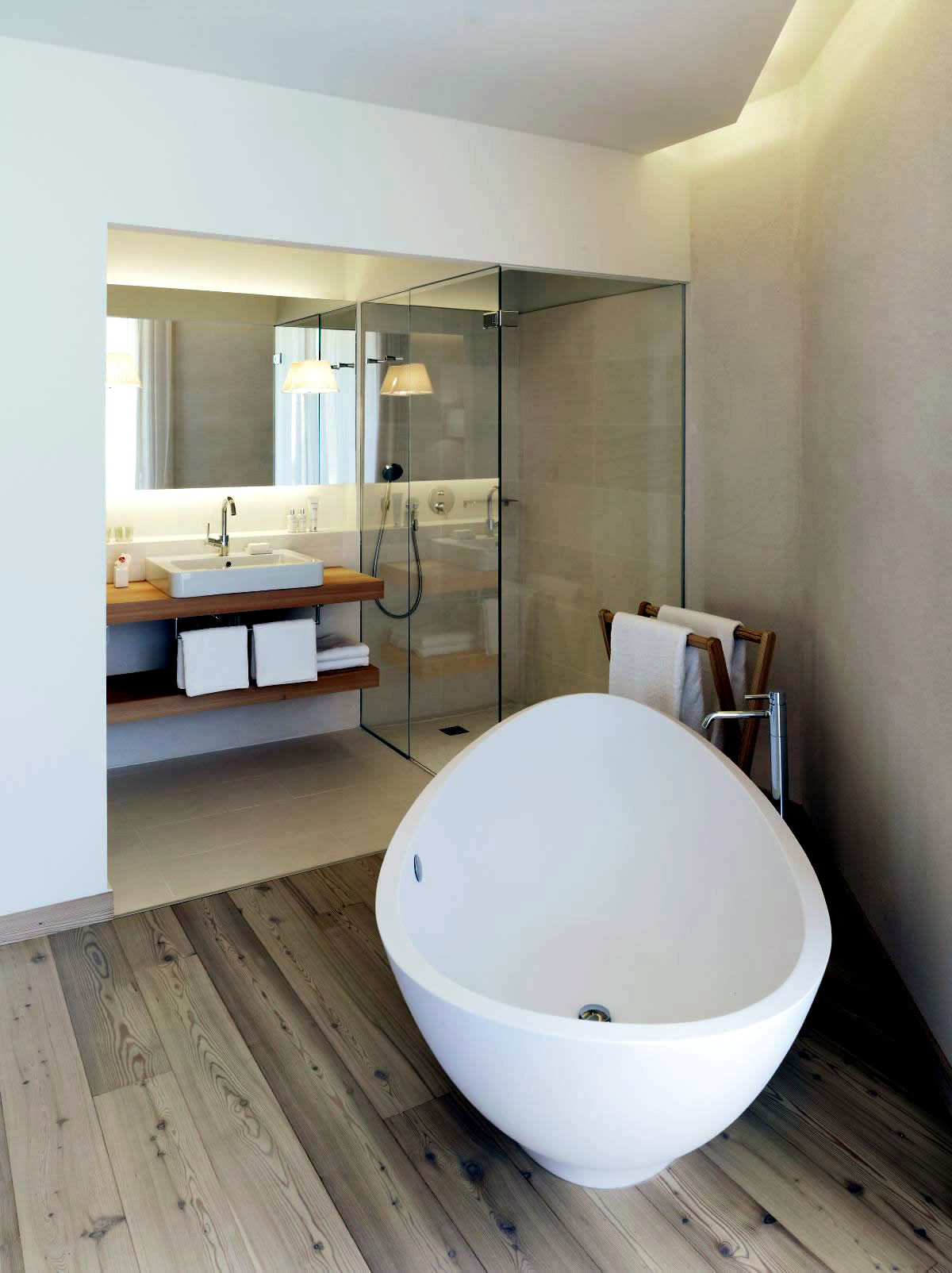 Modern Built-in bath tub with space saving design | Interior Design