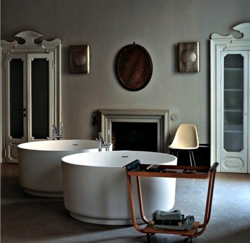 Modern Built-in bath tub with space saving design Modern Built-in bath tub with space saving design