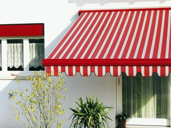 Gartengestaltung - Replacing awning fabric - professional sun protection on the terrace