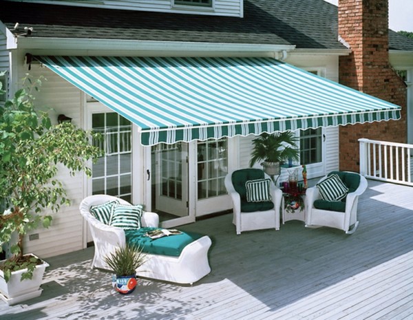 Replacing awning fabric - professional sun protection on the terrace Replacing awning fabric - professional sun protection on the terrace