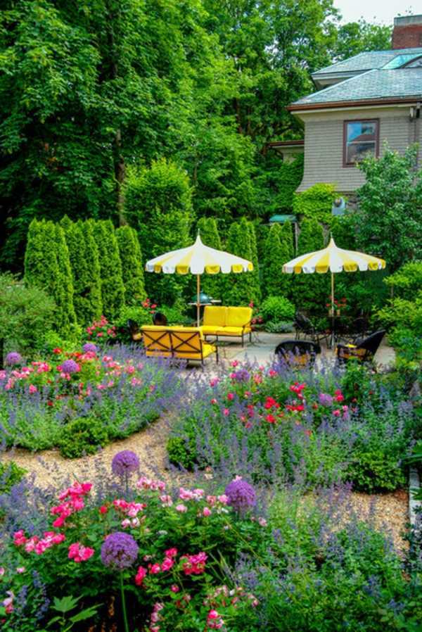 Fresh colors in the garden - 8 Ways for a vibrant design outdoor