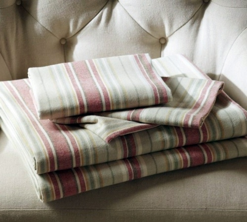 Warm and cozy home accessories for the autumn