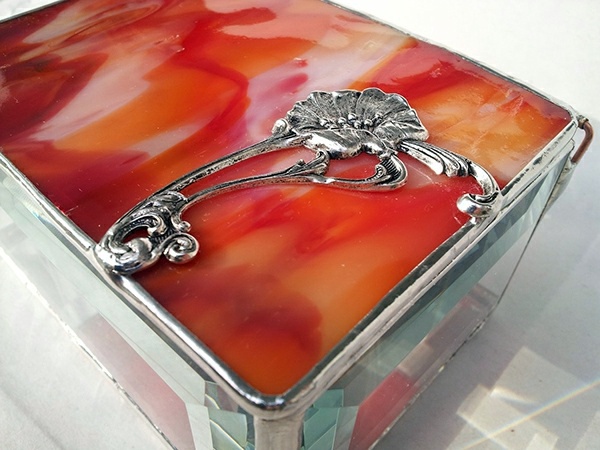 Glass painting at home - Colorful glass embellishment than the interiors