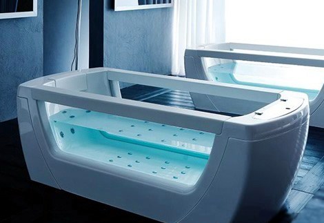 Freestanding Bathtub with Transparent Design