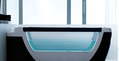 Freestanding Bathtub with Transparent Design