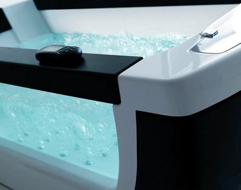 Freestanding Bathtub with Transparent Design Freestanding Bathtub with Transparent Design