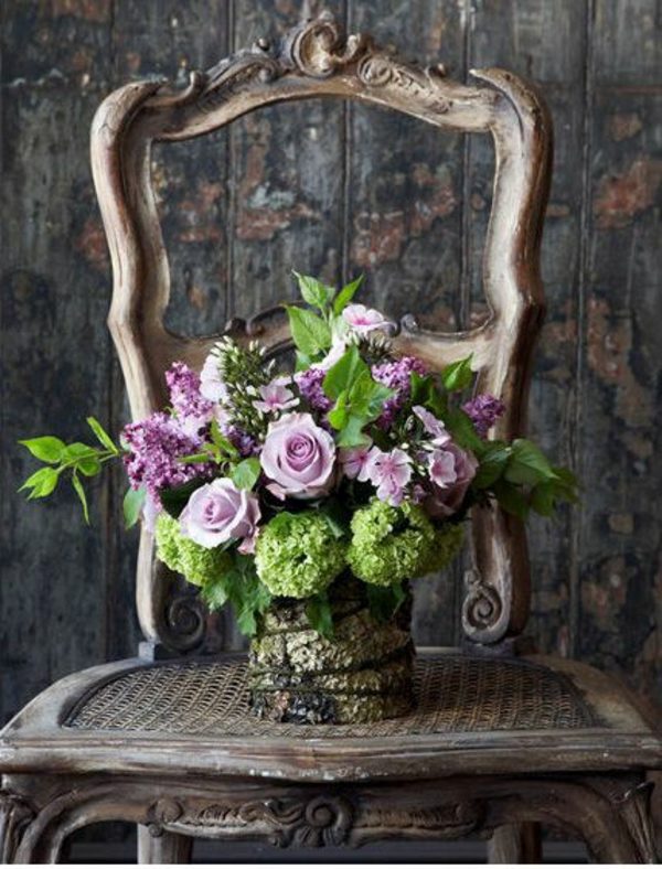 Flower arrangements and beautiful bouquets refresh the atmosphere Avso