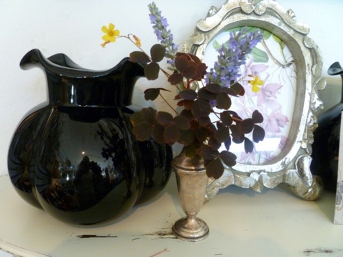 Vintage silver decoration at home - giving the home a charm from the old world
