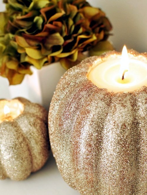 Make original decoration candles and lanterns themselves