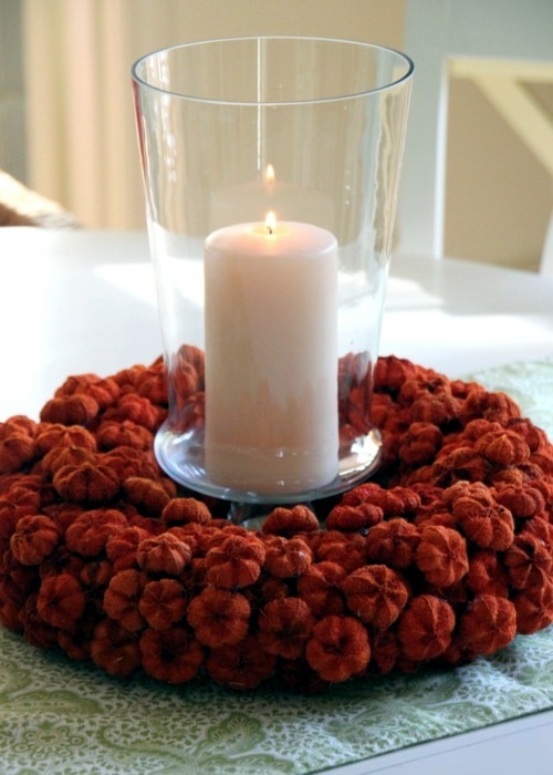 Make original decoration candles and lanterns themselves