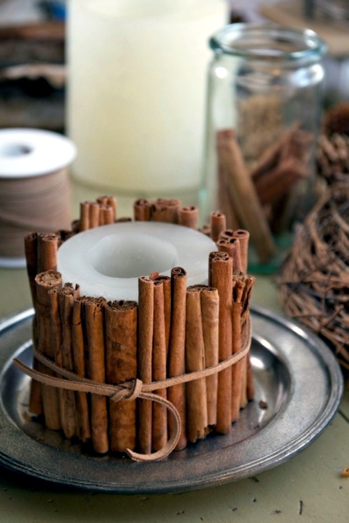 Make original decoration candles and lanterns themselves