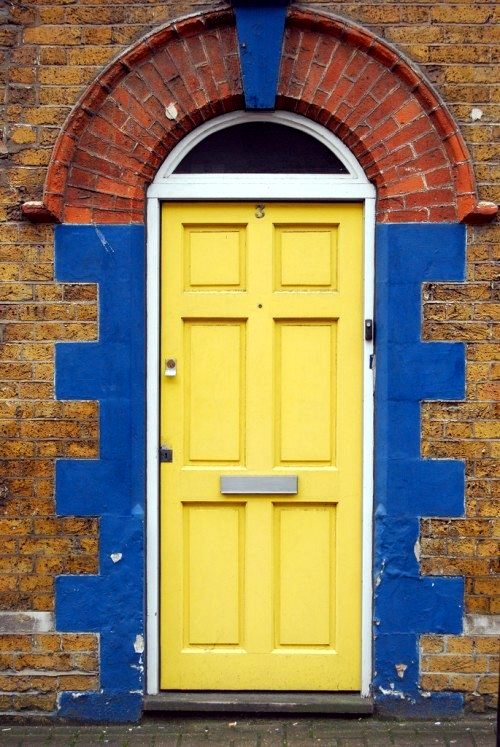 10 inspirational ideas for a yellow house door design