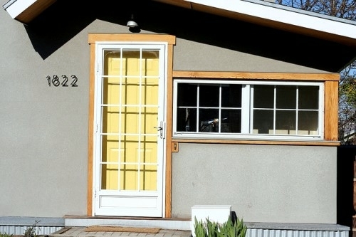 10 inspirational ideas for a yellow house door design