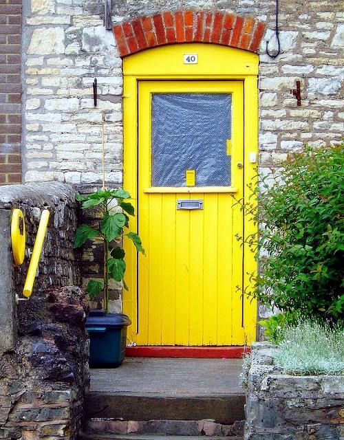 10 inspirational ideas for a yellow house door design Avso