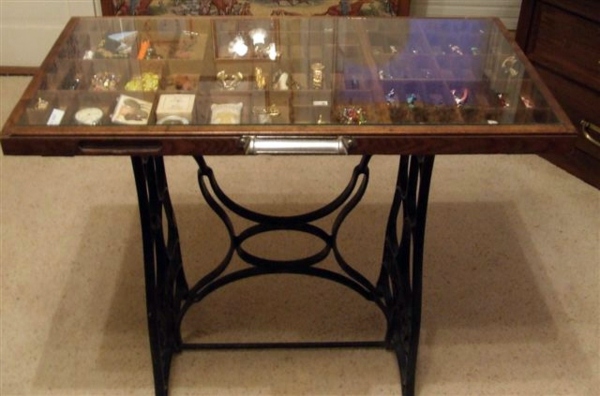 Redesign Old Furniture Use The Old Sewing Machine As Vintage