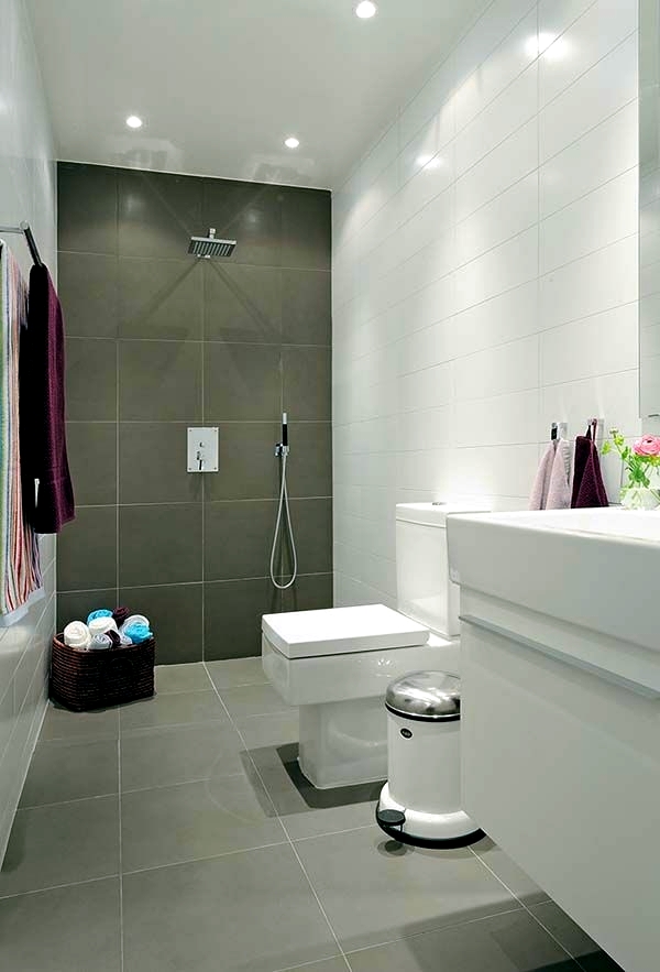 Small Bathroom Tile Bright Tiles Make, Is It Ok To Use Large Tiles In A Small Bathroom