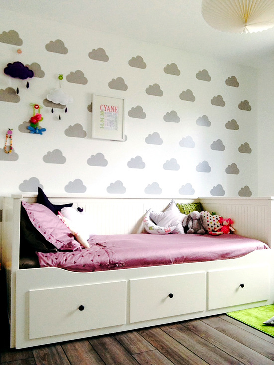 Stencilling wallpaper way