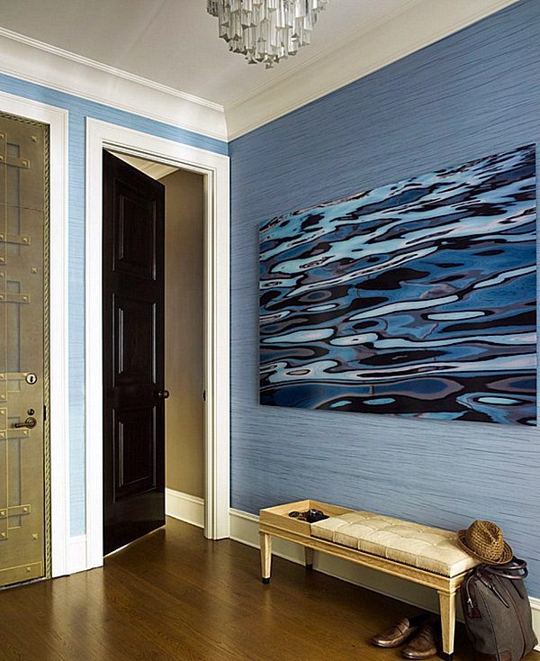 Decorating ideas and wall design in the hallway of your home