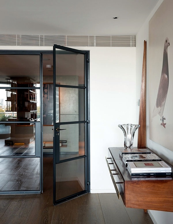 Decorating ideas and wall design in the hallway of your home