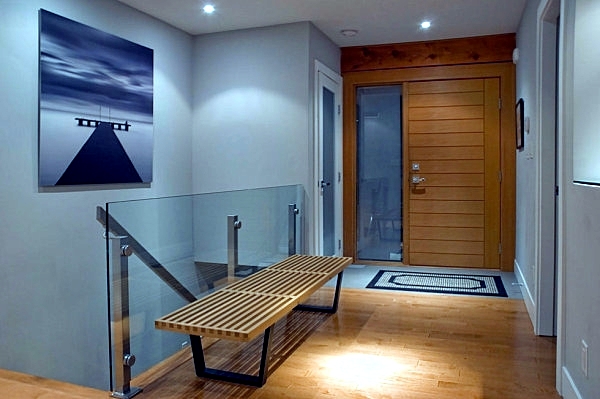 Decorating ideas and wall design in the hallway of your home
